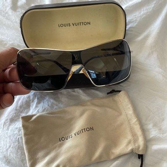 Louis Vuitton Accessories Authentic Louis Vuitton Unisex Sunglasses